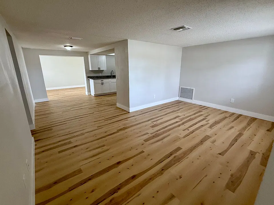 6310 Seabreeze Dr