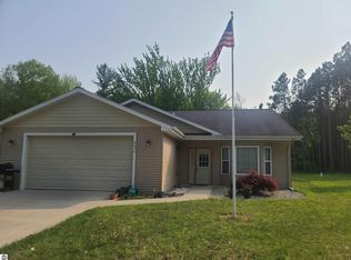 8696 Stream View Ln, Williamsburg, MI 49690