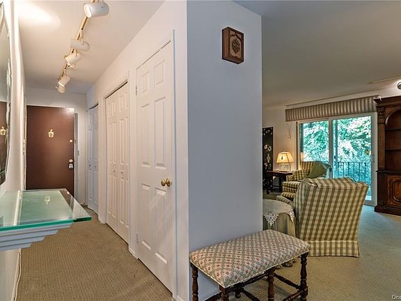 4th image of 16 Scenic Dr APT V