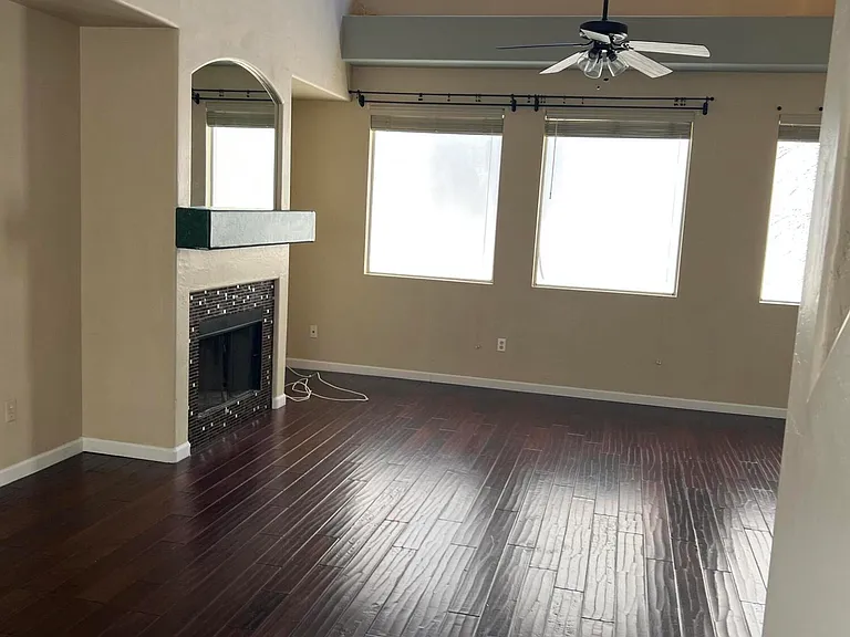 15420 S 14th Pl — Photo 3