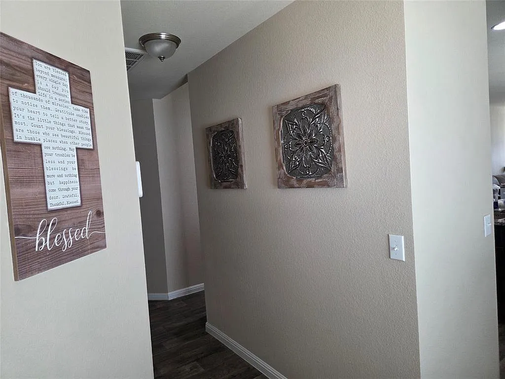 4 bed, 2.0 bath, 1713 sqft, $2,300 — Photo 3