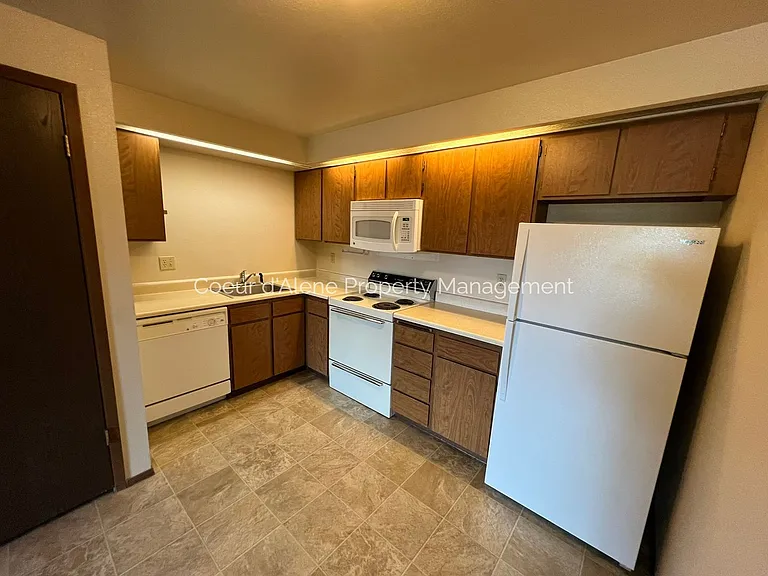 147 E Willow Tree Ln — Photo 5