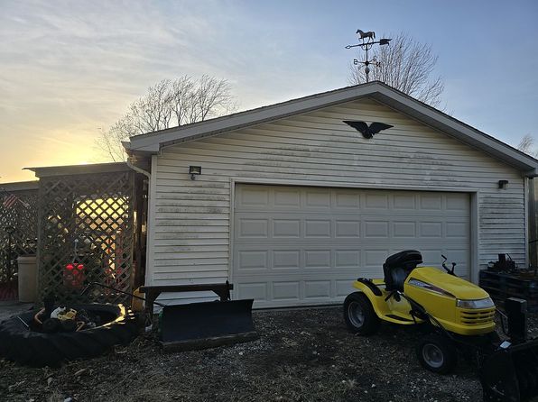 410 W Plum St, Kirkwood, IL 61447