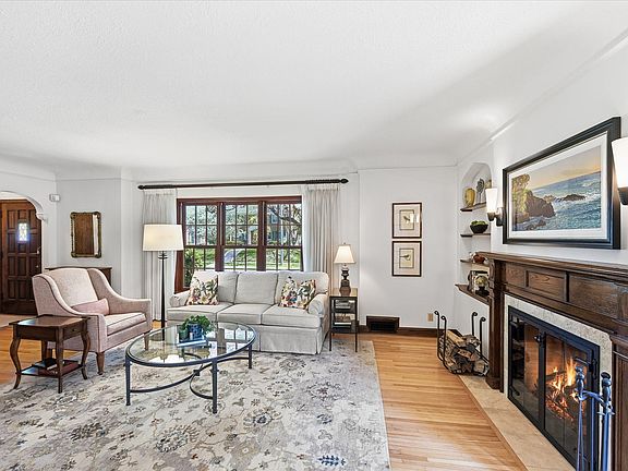 3rd image of 2732 Drew Ave S