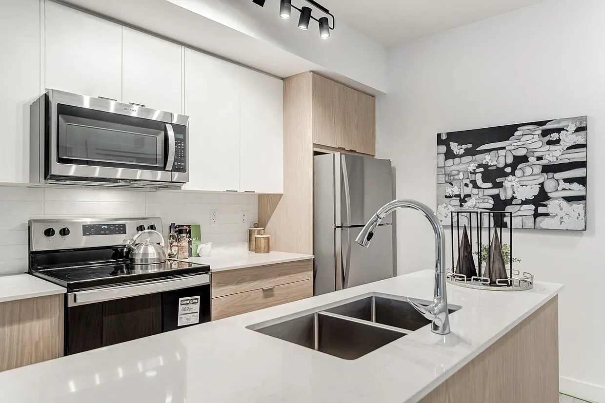 3360 16 Street Southwest Calgary — Photo 2