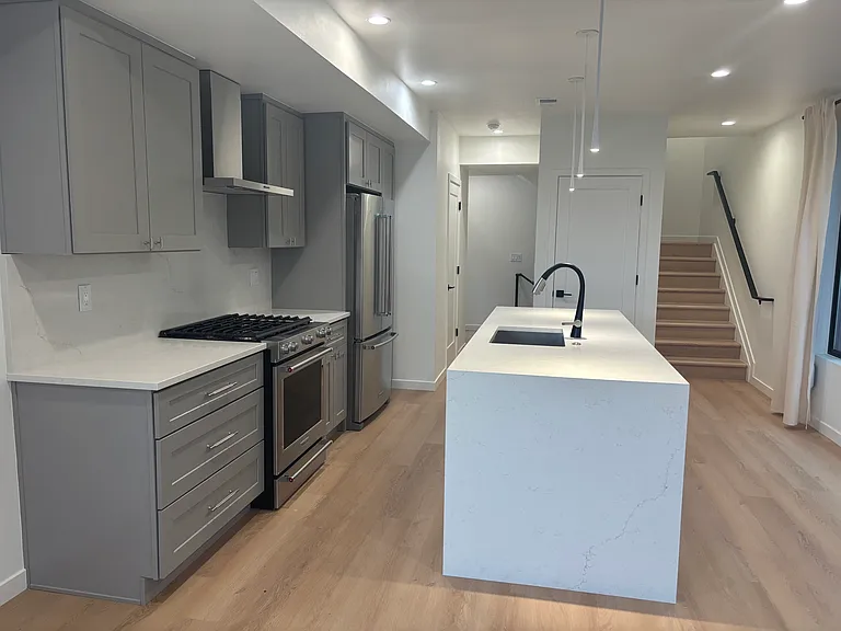 263 S Jackson St — Photo 10