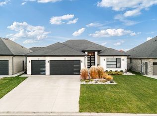 3489 Timber Ridge Rd, Plympton Wyoming, ON N0N1E0