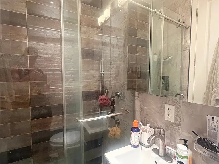 412 W 22nd St #5R — Photo 4