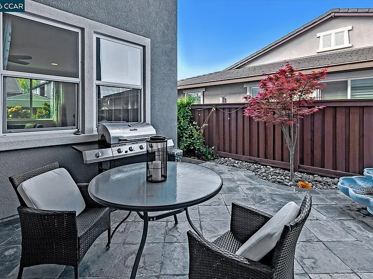 582 Mandevilla Dr — Photo 34