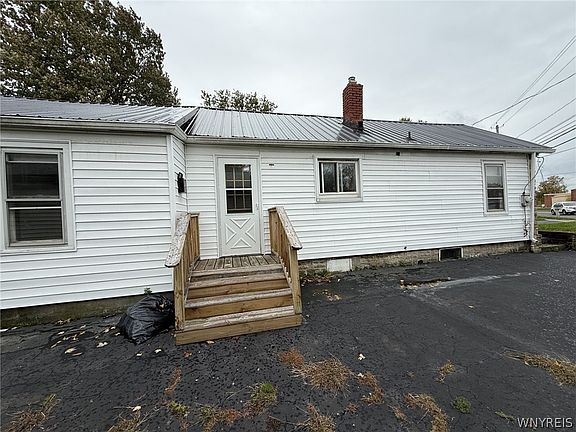 4th image of 959 Erie Ave