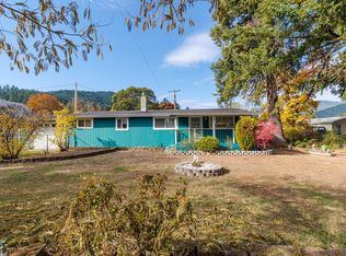 248 N 6th St, Glendale, OR 97442