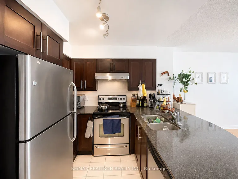 2181 Yonge St #2001 — Photo 8