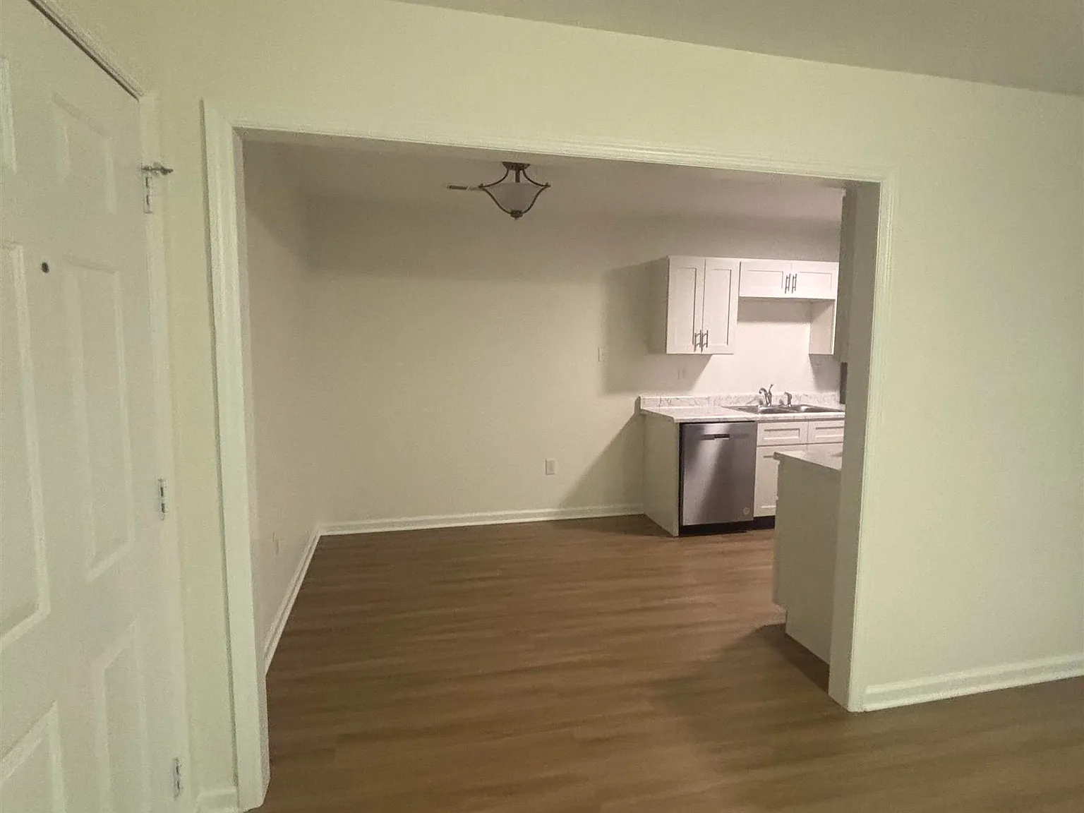2 bed, 2.0 bath, 1100 sqft, $1,350 — Photo 4