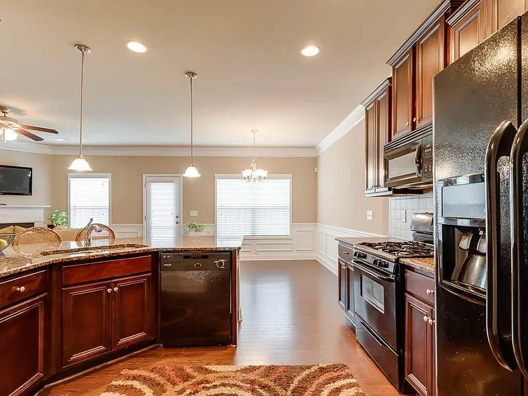 426 Woodbark Ct — Photo 18