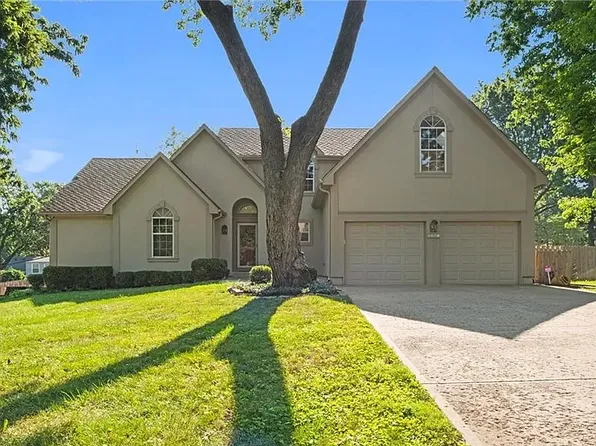 7541 Pawnee St, Prairie Village, KS 66208