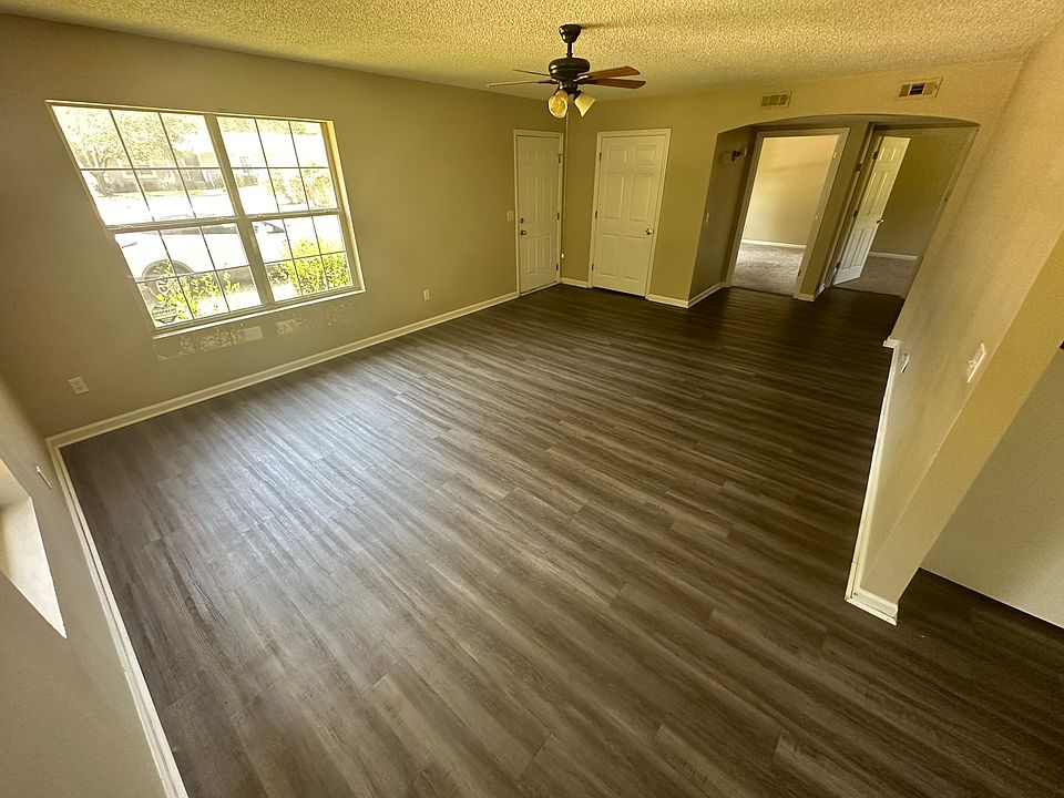 2nd image of 212 S Esto St APT 10