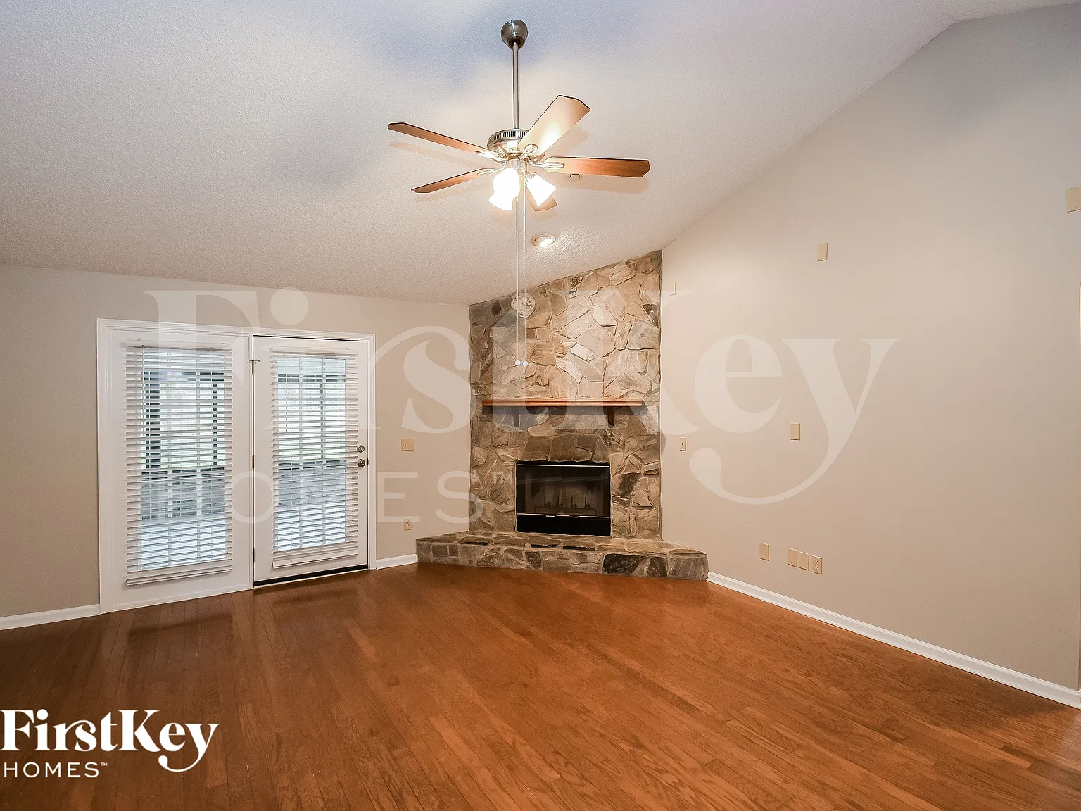 3 bed, 2.0 bath, 1656 sqft, $2,505 — Photo 2