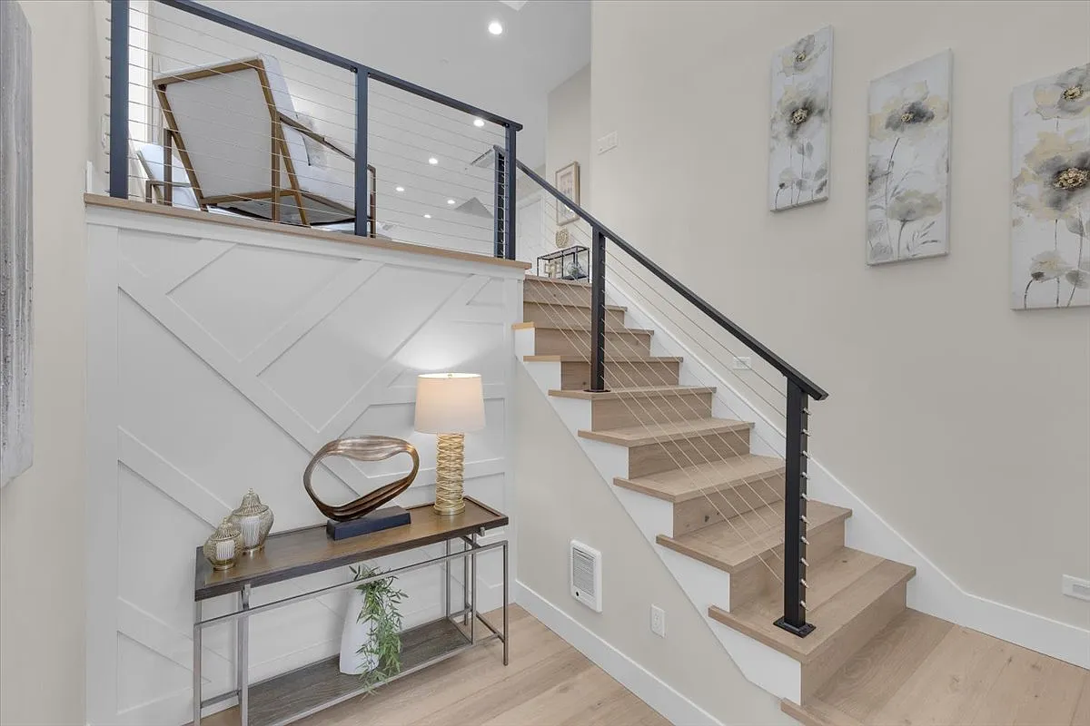 8 bed, 6.5 bath, 5149 sqft, $9,995 — Photo 4