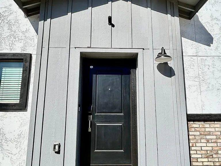 7508 S 75th Dr — Photo 3