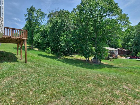 5th image of 360 Robin Hood Dr