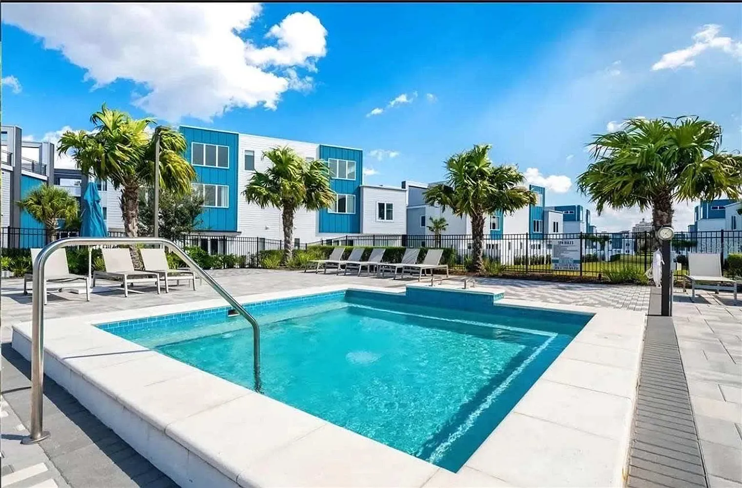 3 bed, 2.0 bath, 2572 sqft, $5,934 — Photo 3
