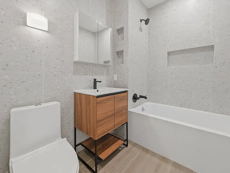 11-24 31st Dr #5D — Photo 7