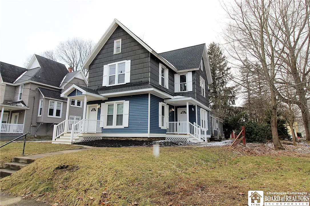 224 Sprague St photo 1