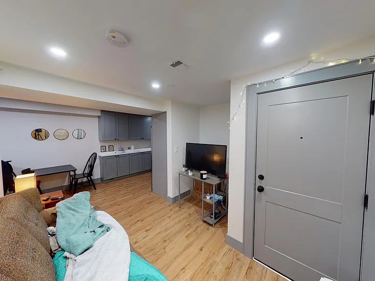 41 Long Ave #B — Photo 4