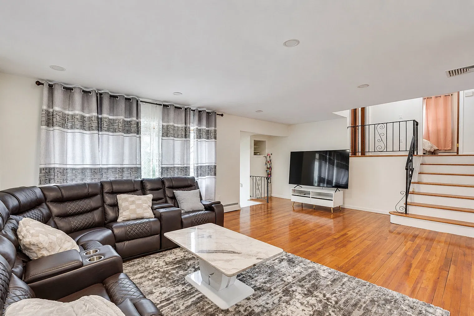 4 bed, 3.0 bath, 2497 sqft, $6,806 — Photo 1
