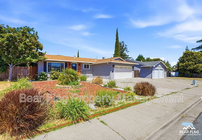 1312 Mission Dr — Photo 2