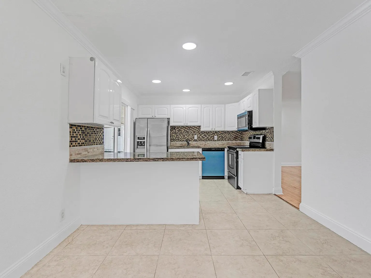 2 bed, 2.0 bath, 1300 sqft, $3,450 — Photo 3
