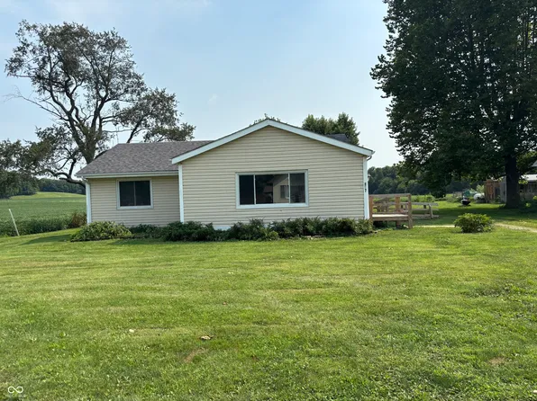 407 E Log St, Carthage, IN 46115