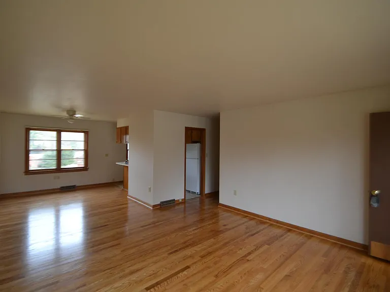 1111 Preston Dr — Photo 6