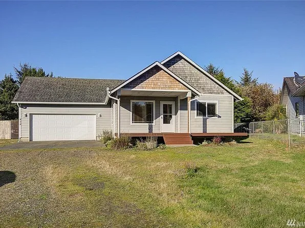 858 Willow Pl, Ocean Shores, WA 98569