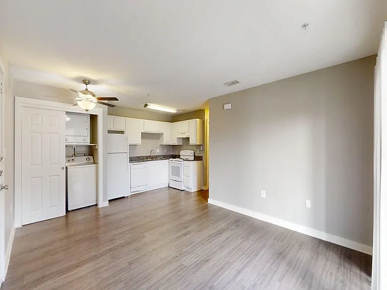 Hill Country Apartments — Photo 45