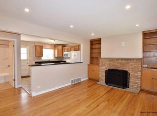 115 N Gables Blvd, Wheaton, IL 60187