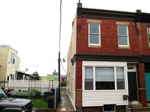 3rd image of 2743 Casimir St