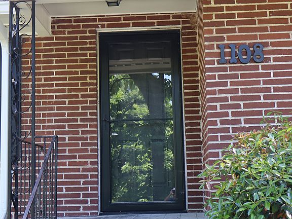 3rd image of 1108 Sunset Dr
