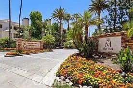 2 bed, 920 sqft, $2,900 — Photo 2