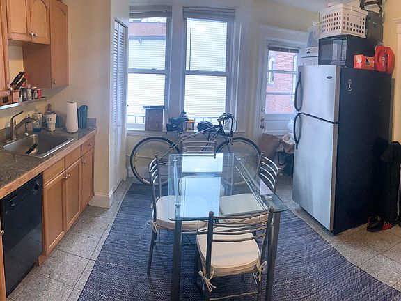3rd image of 224 Hanover St APT 14