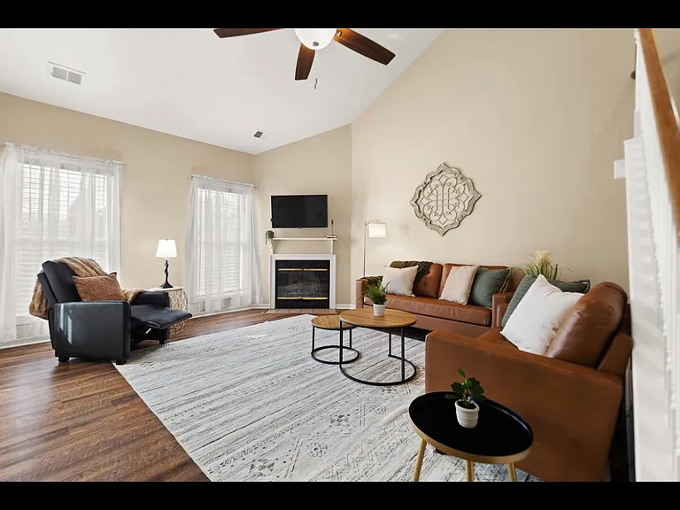 1409 Pleasant Ridge Dr — Photo 3