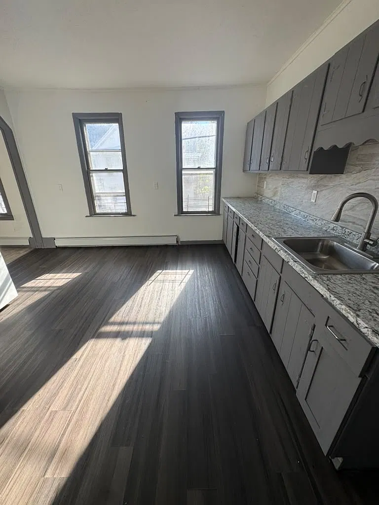 4 bed, $1,799 — Photo 1