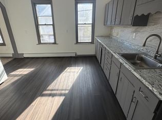 52 Elizabeth St #202, Amsterdam, NY 12010