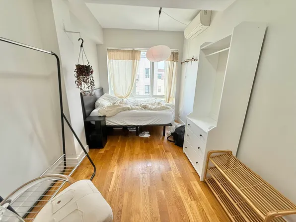 880 Dekalb Avenue image 8 of 16