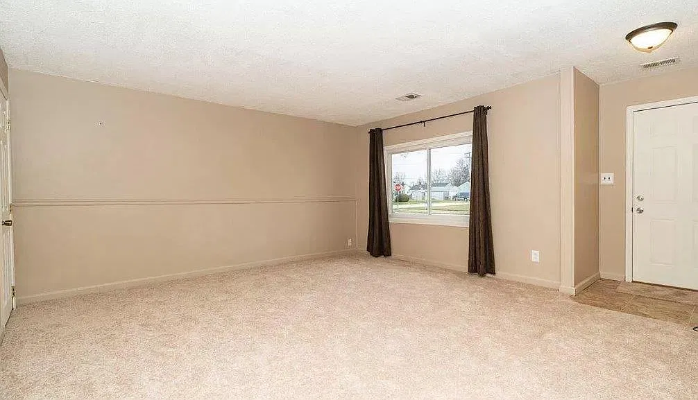 3 bed, 1000 sqft, $1,390 — Photo 3
