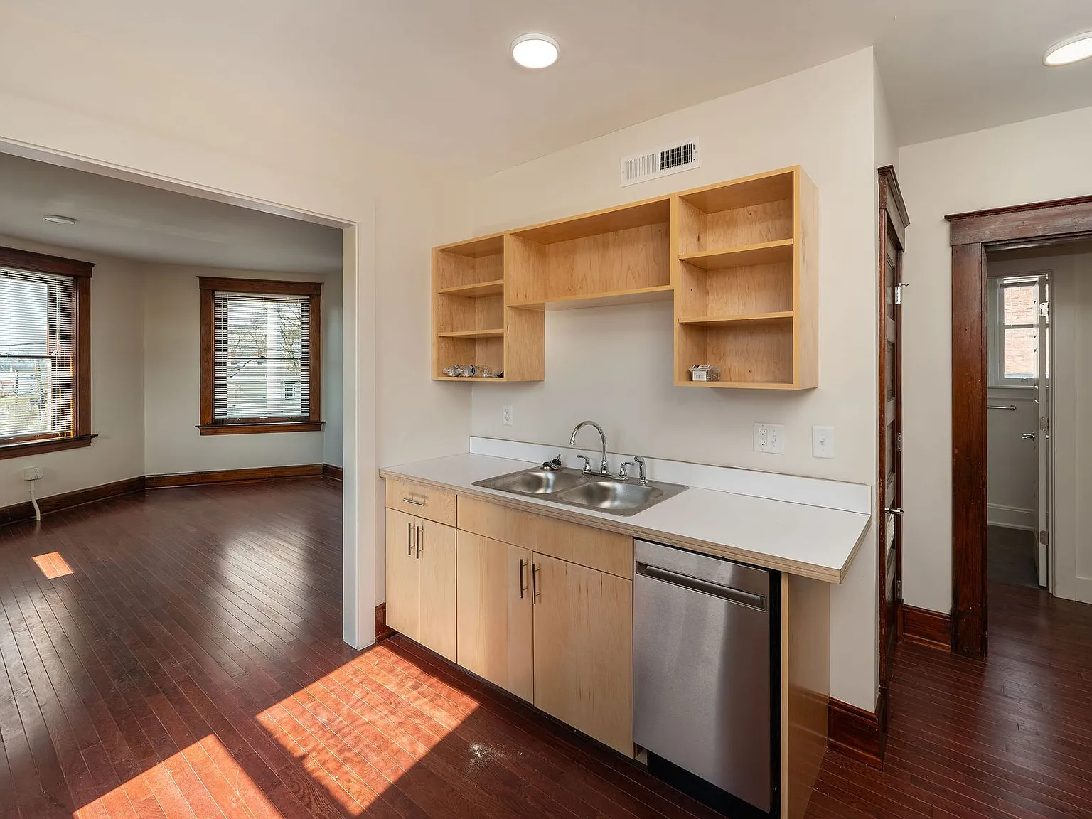 1740 Brewster Apartments — Photo 1
