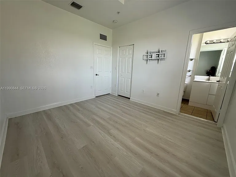 134 SE 28th Ter #6 — Photo 12