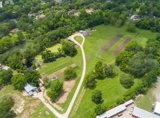 500 E Main St, Clute, TX 77531