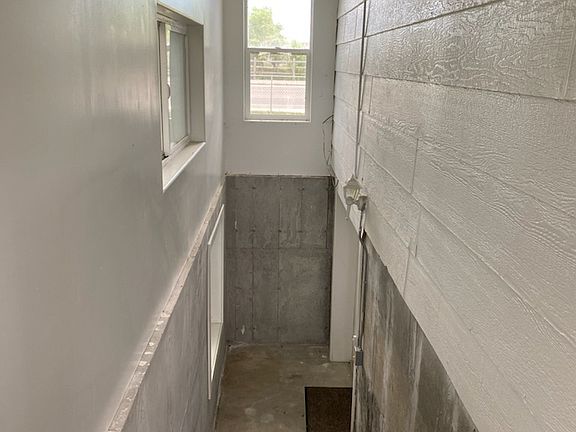 2nd image of 4211 King Ave E #2