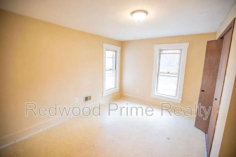 3 bed, 1.0 bath, $750 — Photo 3